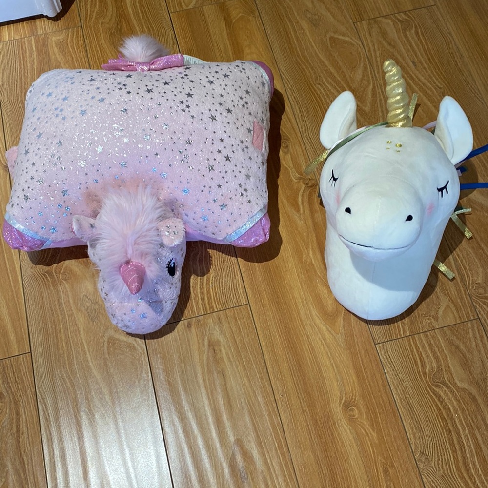 Pillow pet and unicorn wall decor